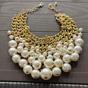 Elegant Gold and Pearl Statement Necklace